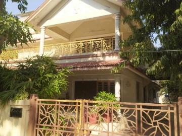 4 BHK Independent House in Prahlad Nagar for resale Ahmedabad. The reference number is 19138076