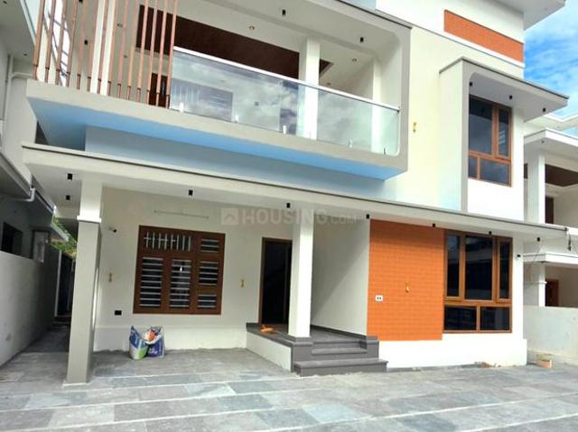 4 BHK Independent House in Pukkattupady for resale Kochi. The reference number is 20369936