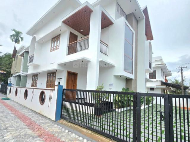 4 BHK Independent House in Pukkattupady for resale Kochi. The reference number is 20590852