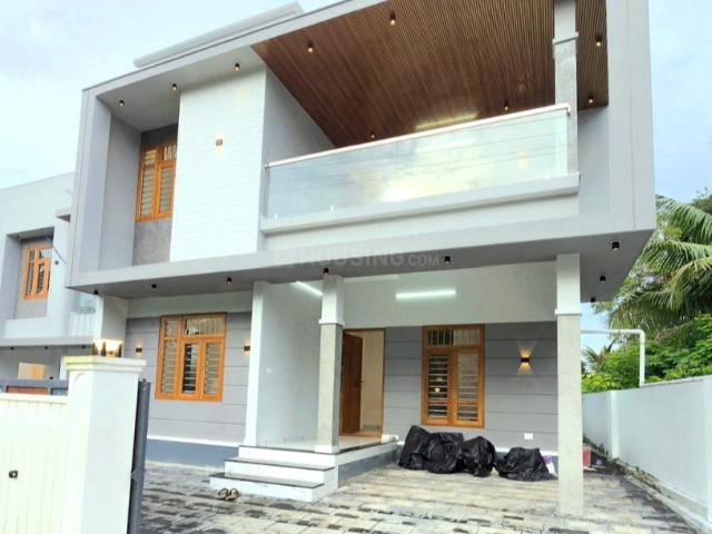 4 BHK Independent House in Pukkattupady for resale Kochi. The reference number is 21026422