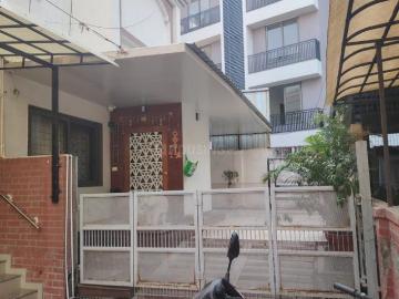 4 BHK Independent House in Ramdev Nagar for resale Ahmedabad. The reference number is 19756706