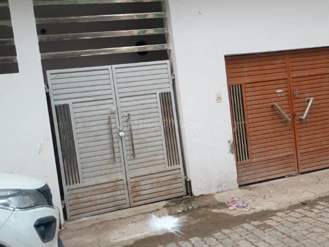 4 BHK Independent House in Rajrooppur for rent Allahabad. The reference number is 19182424