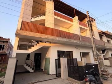 4 BHK Independent House in Saidpura for resale Dera Bassi. The reference number is 19555479
