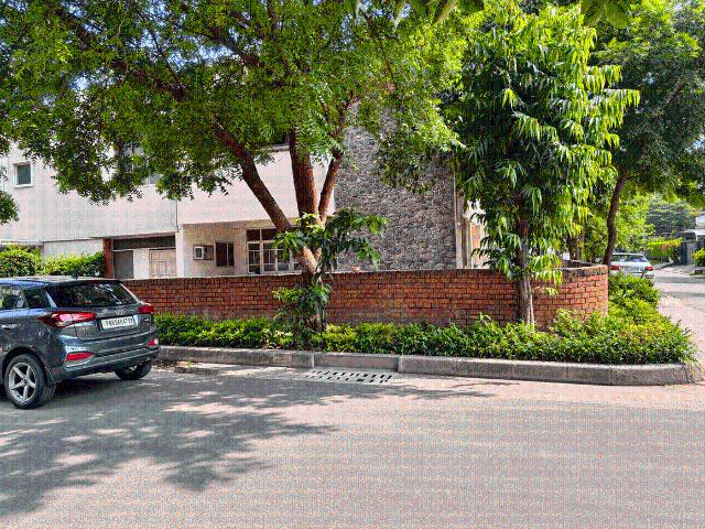 4 BHK Independent House in Sector 18 for resale Chandigarh. The reference number is 21179787