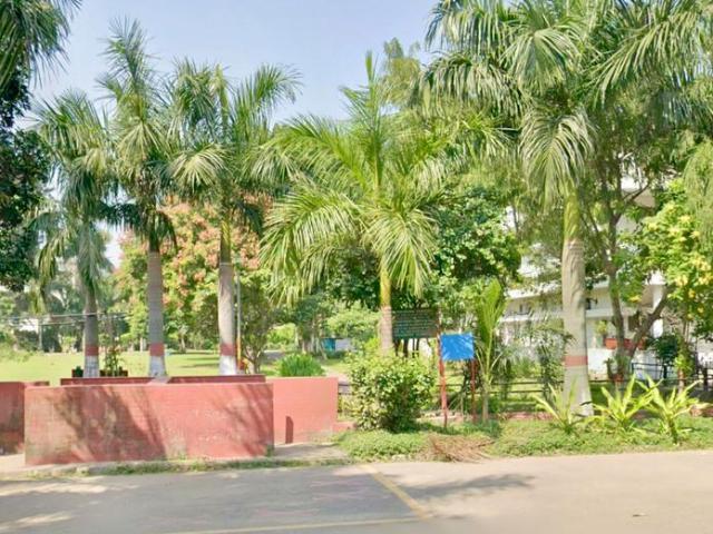 4 BHK Independent House in Sector 19 for resale Chandigarh. The reference number is 21312405