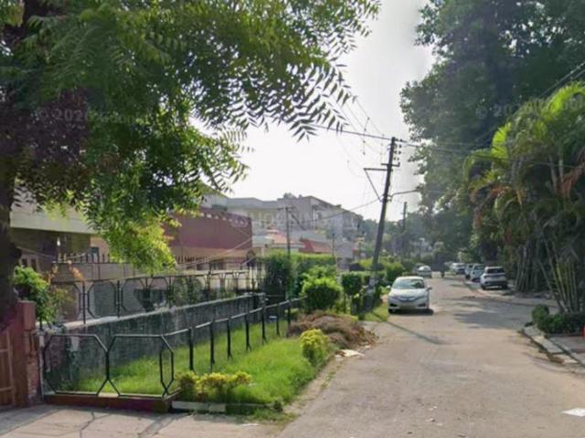 4 BHK Independent House in Sector 33 for resale Chandigarh. The reference number is 19587703