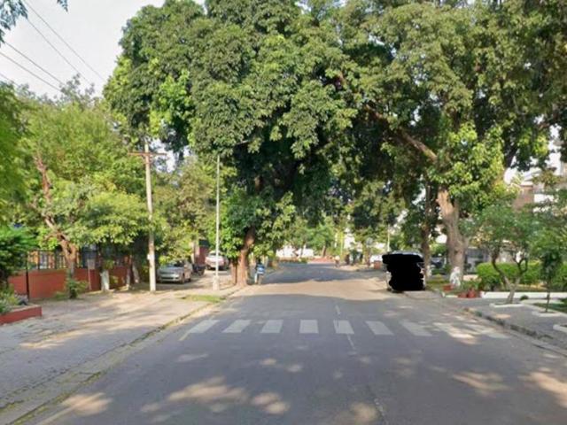 4 BHK Independent House in Sector 33 for resale Chandigarh. The reference number is 19834024
