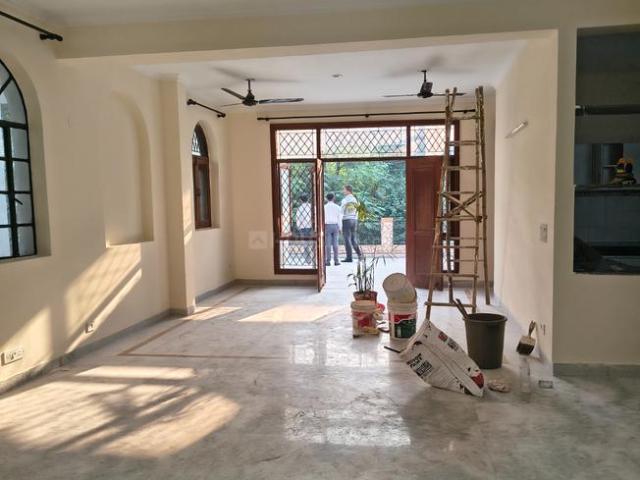 4 BHK Independent House in Sector 40 for rent Noida. The reference number is 18776539