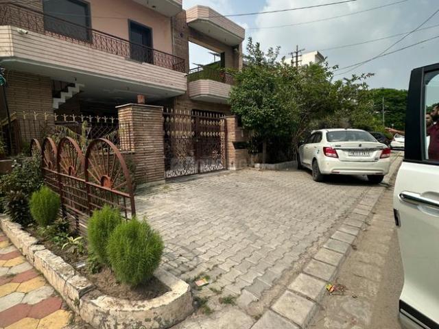4 BHK Independent House in Sector 64 for resale Mohali. The reference number is 21010562