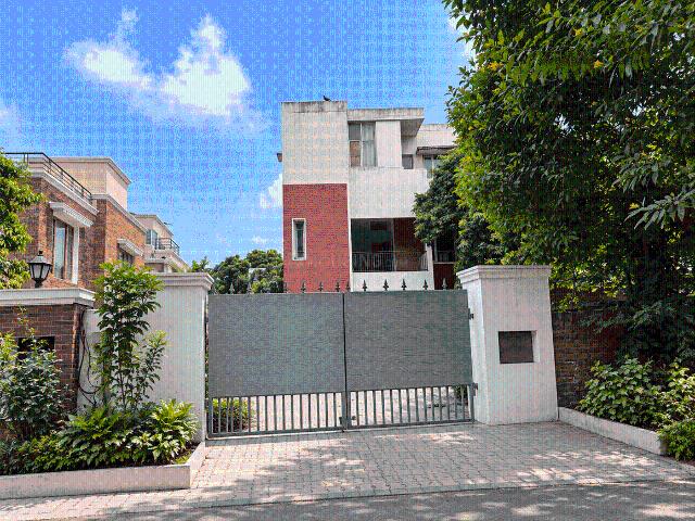 4 BHK Independent House in Sector 9 for resale Chandigarh. The reference number is 21179980