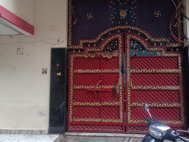 4 BHK Independent House in Shahdara for resale New Delhi. The reference number is 18143991