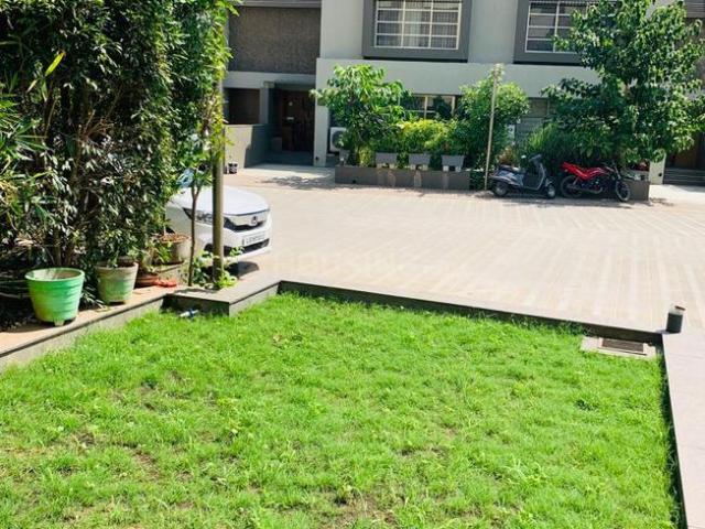 4 BHK Independent House in Shela for resale Ahmedabad. The reference number is 19541631