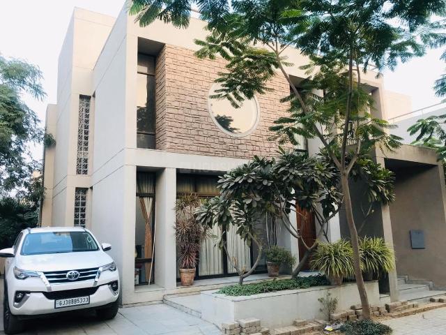 4 BHK Independent House in Shela for resale Ahmedabad. The reference number is 21003047