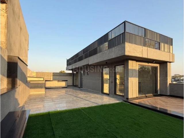 4 BHK Penthouse in Ashok Vihar for resale New Delhi. The reference number is 20866490
