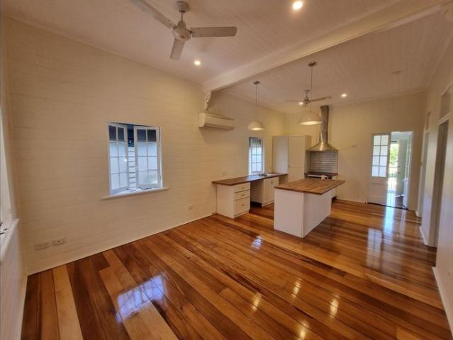 4 BR House with High Ceilings and Plenty of Natural Light