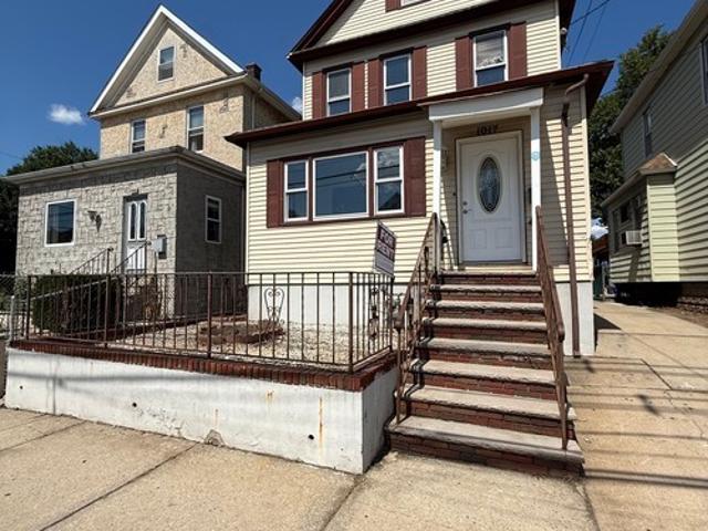 4 BR, 1.5 BA Apartment 1017 North Avenue, Elizabeth, NJ 07201