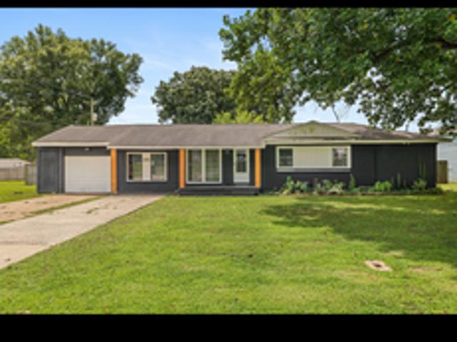 4 BR, 1.5 BA Apartment 1020 Moss Avenue, Muscle Shoals, AL 35661
