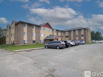 4 BR, 1.5 BA Apartment 1510 9th Ave S St Cloud, Unit 101, St Cloud, MN 56303