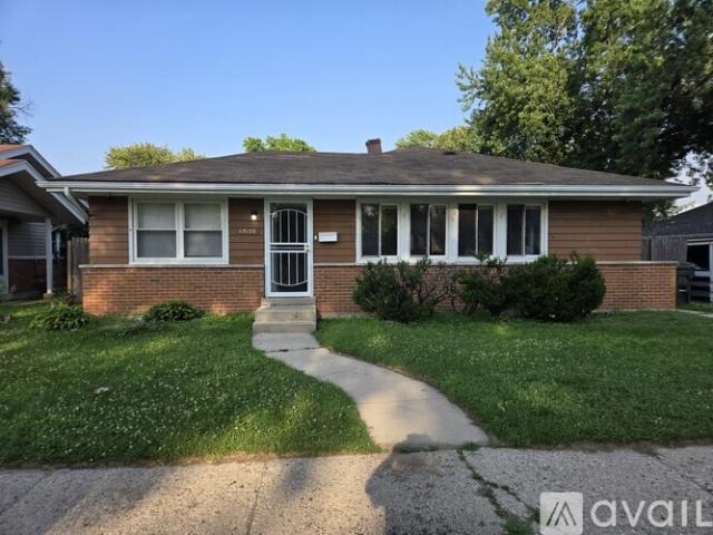 4 BR, 1.5 BA Apartment 15135 Woodlawn Ave, Dolton, IL 60419
