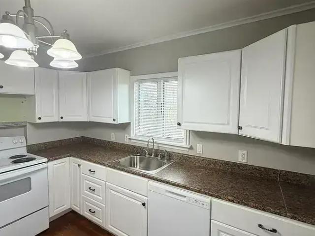 4 BR, 1.5 BA Apartment 1634 Ella T Grasso Blvd, New Haven, CT 06511