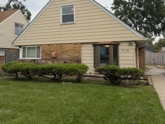 4 BR, 1.5 BA Apartment 17111 Oakwood Ave, Lansing, IL 60438