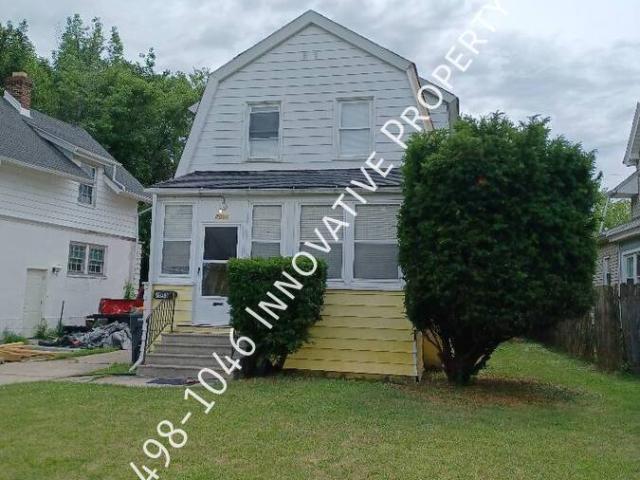 4 BR, 1.5 BA Apartment 2001 Bagley St Flint, MI 48504