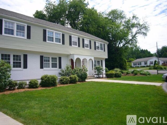 4 BR, 1.5 BA Apartment 20 Hobart Ln, Unit 18 46, Amherst, MA 01002
