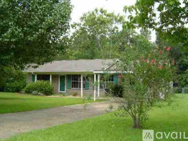 4 BR, 1.5 BA Apartment 212 Thomas Dr, Dothan, AL 36301