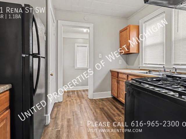4 BR, 1.5 BA Apartment 21 Rena St SW, Grand Rapids, MI 49507