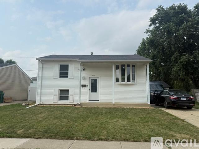 4 BR, 1.5 BA Apartment 220 Healy Avenue, Romeoville, IL 60446