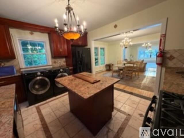 4 BR, 1.5 BA Apartment 8 Caton Terrace, Caldwell, NJ 07006