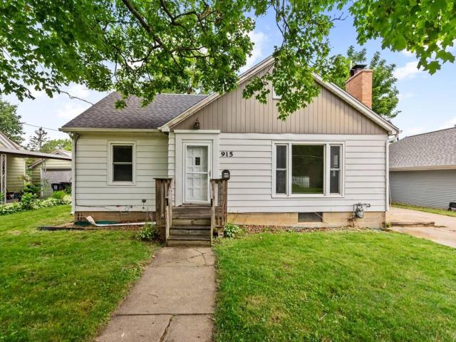 4 BR, 1.5 BA Apartment 915 West 9th Street Unit 915 W 9th St, Cedar Falls, IA 50613
