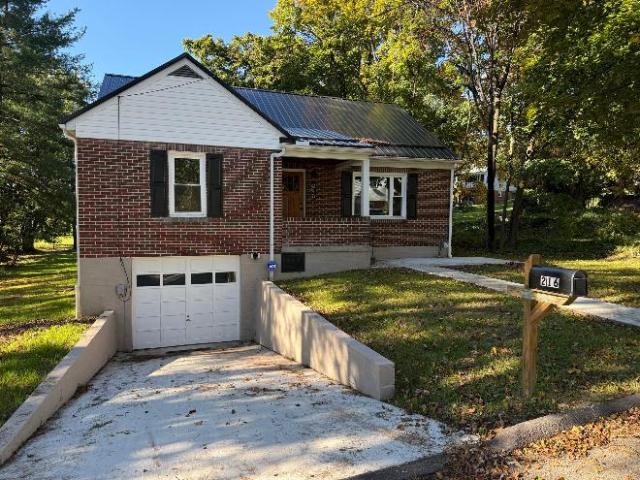 4 Br, 1 bath, Single Family 216 Frost Avenue