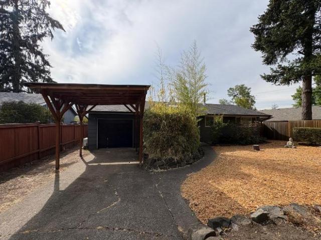 4 Br, 1 bath, Single Family 3230 Onyx Street
