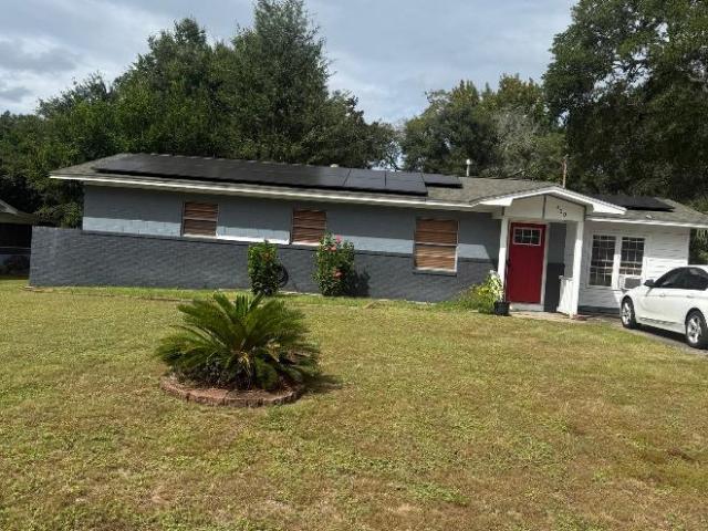 4 Br, 1 bath, Single Family 400 Davenport Ave