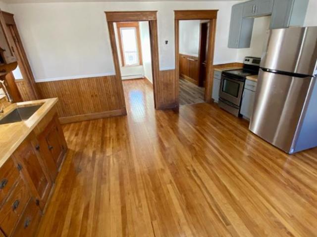 4 Br, 1 bath, Single Family 98 Walnut St