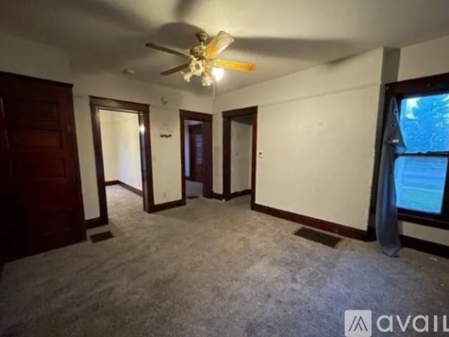 4 BR, 1 BA Apartment Bluff St, Unit 861, Beloit, WI 53511