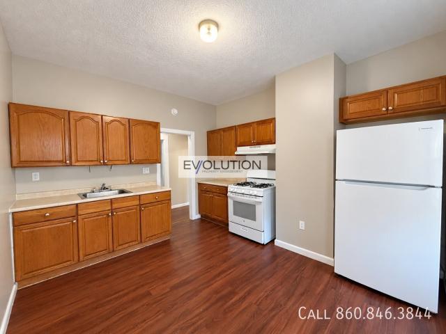 4 BR, 1 BA Apartment 155 157 Seymour St, Hartford, CT 06106