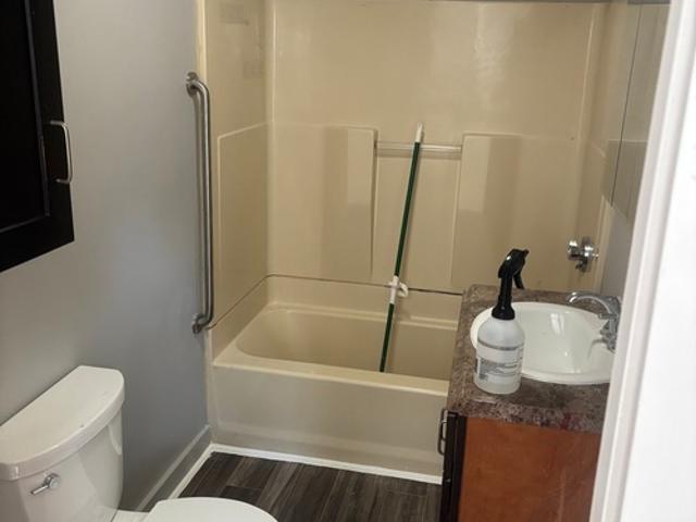 4 BR, 1 BA Apartment 16 Walnut St, Unit 2, Taunton, MA 02780