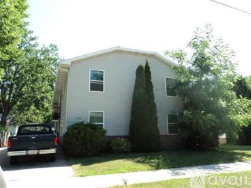 4 BR, 1 BA Apartment 1008 Elmwood Avenue, Unit A, Oshkosh, WI 54901