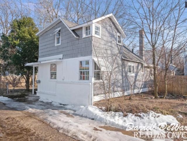 4 BR, 1 BA Apartment 1041 Hermitage St SE, Grand Rapids, MI 49506
