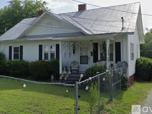 4 BR, 1 BA Apartment 1106 N George St, Goldsboro, NC 27530