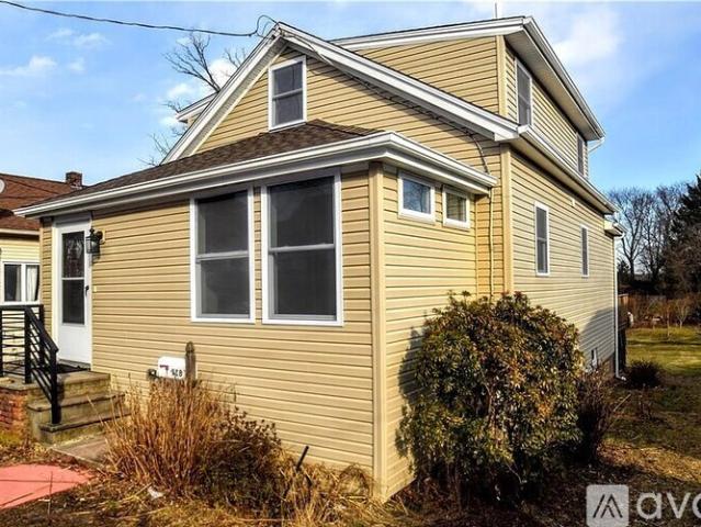 4 BR, 1 BA Apartment 118 Webb Avenue, Stamford, CT 06902