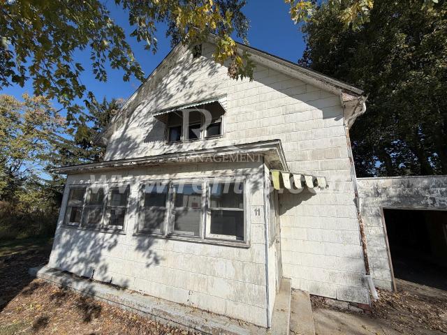 4 BR, 1 BA Apartment 11 Brewer, Danville, IL 61832