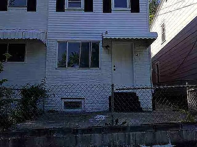 4 BR, 1 BA Apartment 12 Courtright St Pittsburgh, PA 15212