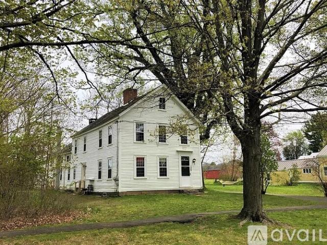 4 BR, 1 BA Apartment 130 West St, Unit 2, Hadley, MA 01035