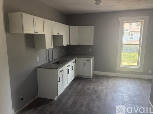 4 BR, 1 BA Apartment 243 Fort St, Unit B, Nelsonville, OH 45764