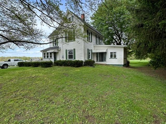 3 BR, 1 BA Apartment 2445 Newton Tomlinson Rd, Newton Falls, OH 44444
