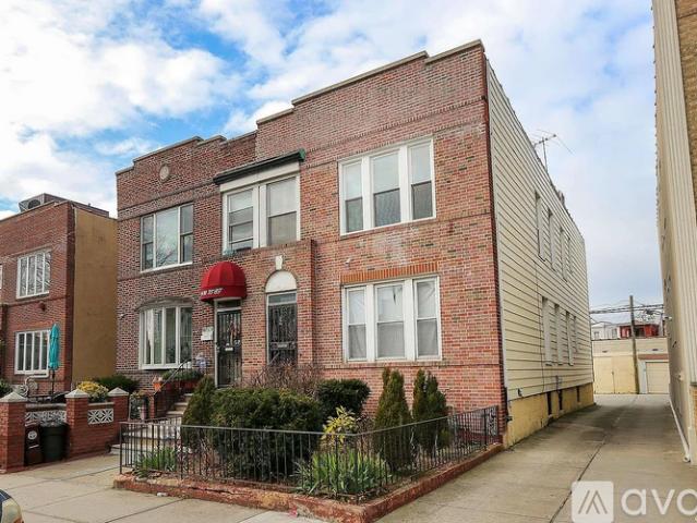 4 BR, 1 BA Apartment 24 28 35th Street, Queens County, NY 11103