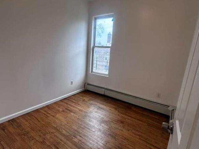 4 BR, 1 BA Apartment 296 Woodworth Ave, Yonkers, NY 10701